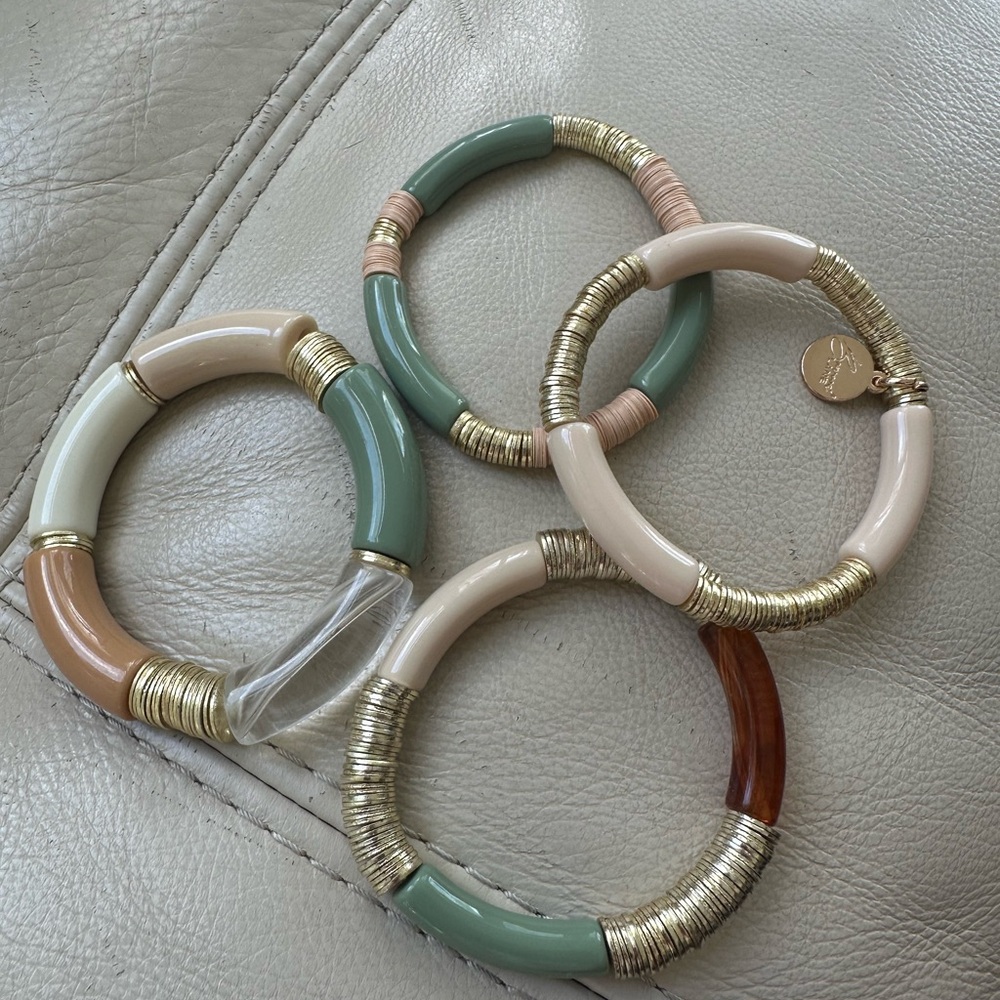Stylish Multicolor Resin & Gold-Accent Stretch Bracelet Set